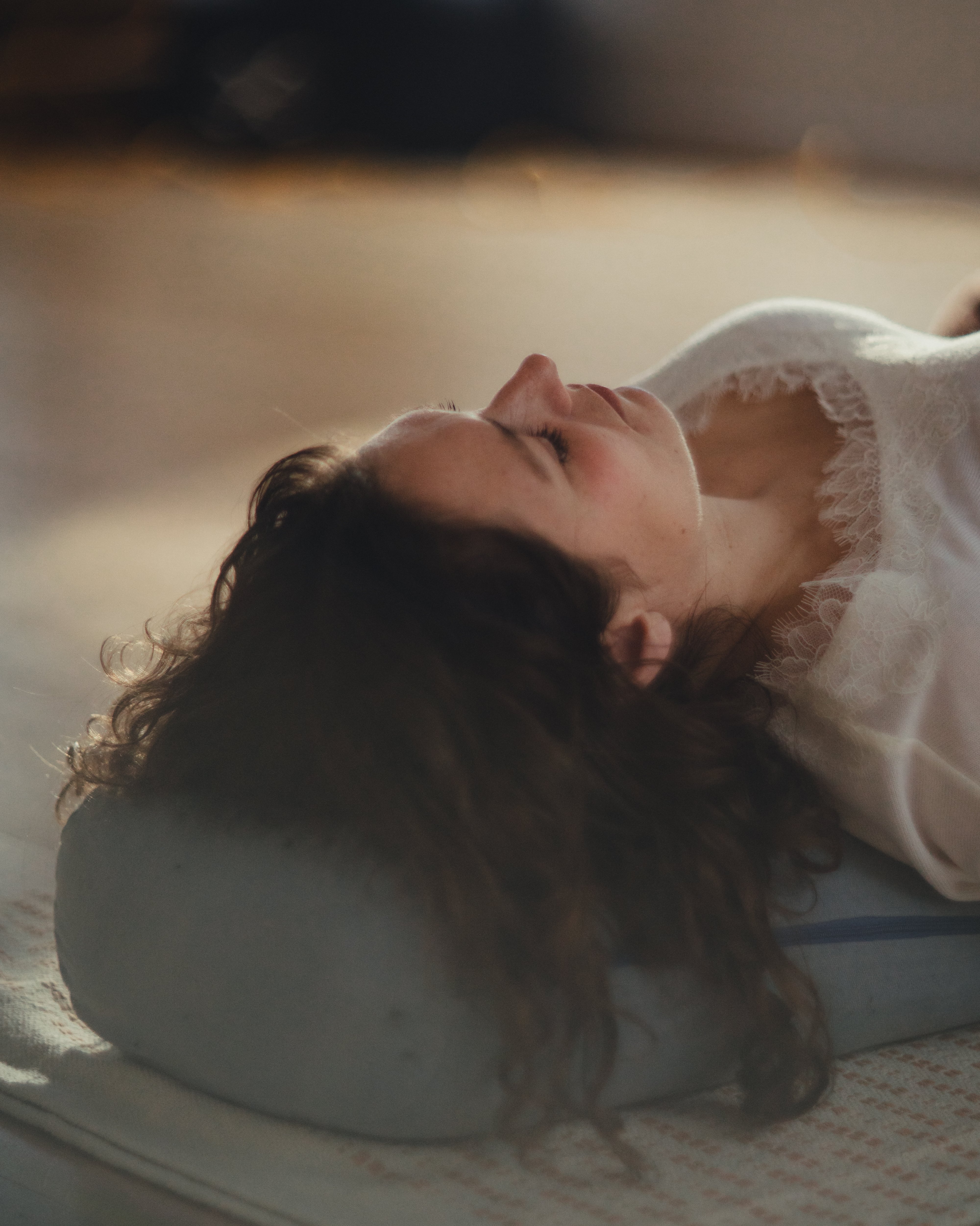Peaceful surrender in sound meditation - experiencing the benefits of deep rest and relaxation